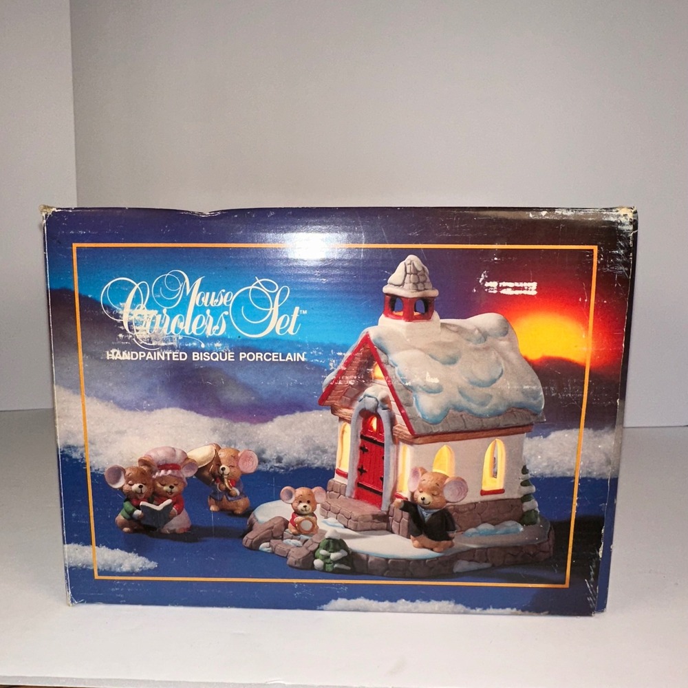 Mouse Carolers‎ Set Hand Painted Bisque Porcelain Christmas Village Church